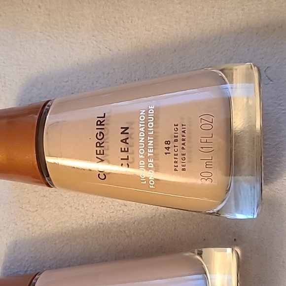 COVERGIRL MAKEUP BUNDLE OF 8 ITEMS - Picture 4 of 16